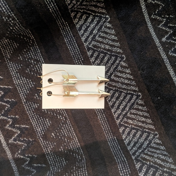 Arrow Earrings - Picture 4 of 5